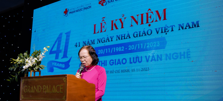 Đại diện ban tổ chức PGS. TS. Cô Phạm Thị Lý phát biểu tại buổi lễ