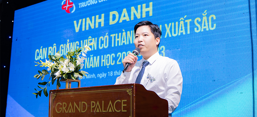Khen thưởng cán bộ giảng viên có thành tích xuất sắc Trường Cao đẳng Y Dược Sài Gòn