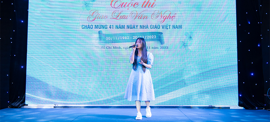 Tiêt mục hát "Cha già rồi đúng không" trình bày Nguyễn Thị Phượng