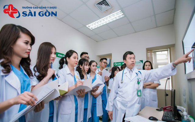 Sinh viên Y năm 2 cần nghiêm túc học tập để xây dựng nền tảng kiến thức, kỹ năng vững chắc cho sự nghiệp sau này