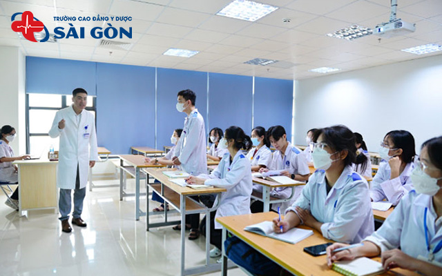 sinh viên y khoa năm nhất học gì