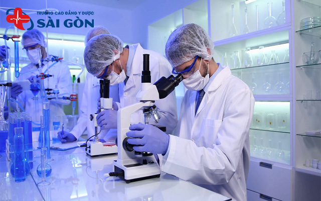 Ngành Kỹ thuật Xét nghiệm Y học có vai trò quan trọng trong việc chẩn đoán và điều trị bệnh