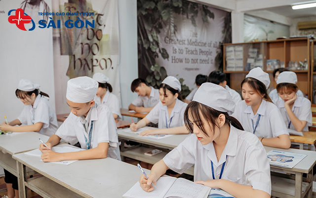 Học Liên thông Cao đẳng Y Dược mở rộng cơ hội nghề nghiệp ở môi trường tốt hơn