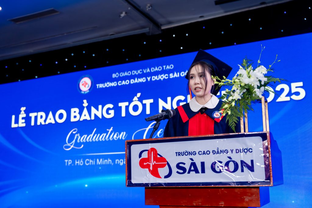 Bạn Thanh Nhi bày tỏ lòng biết ơn tới các thầy cô