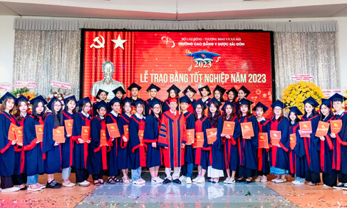 Trường Cao đẳng Y Dược Sài Gòn tổ chức lễ trao bằng tốt nghiệp khóa K13
